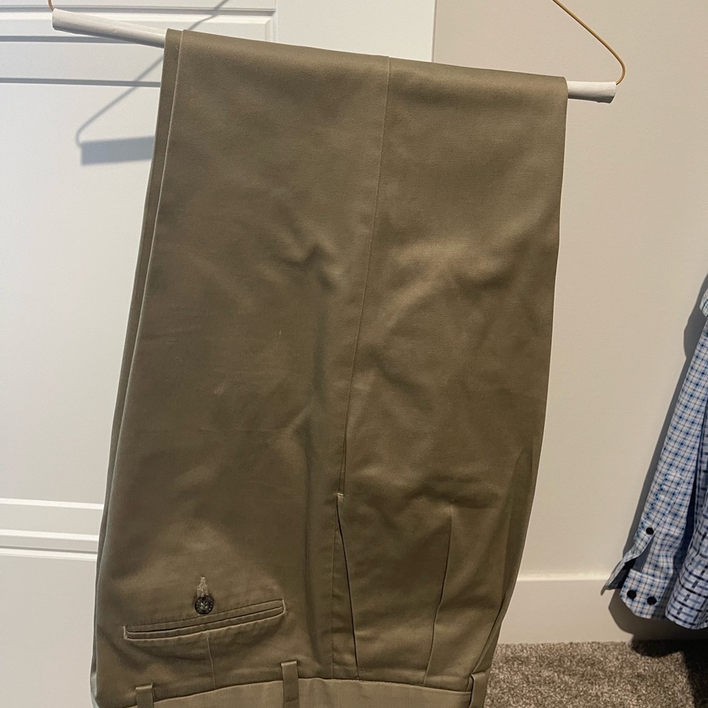 Men’s khaki dress pants